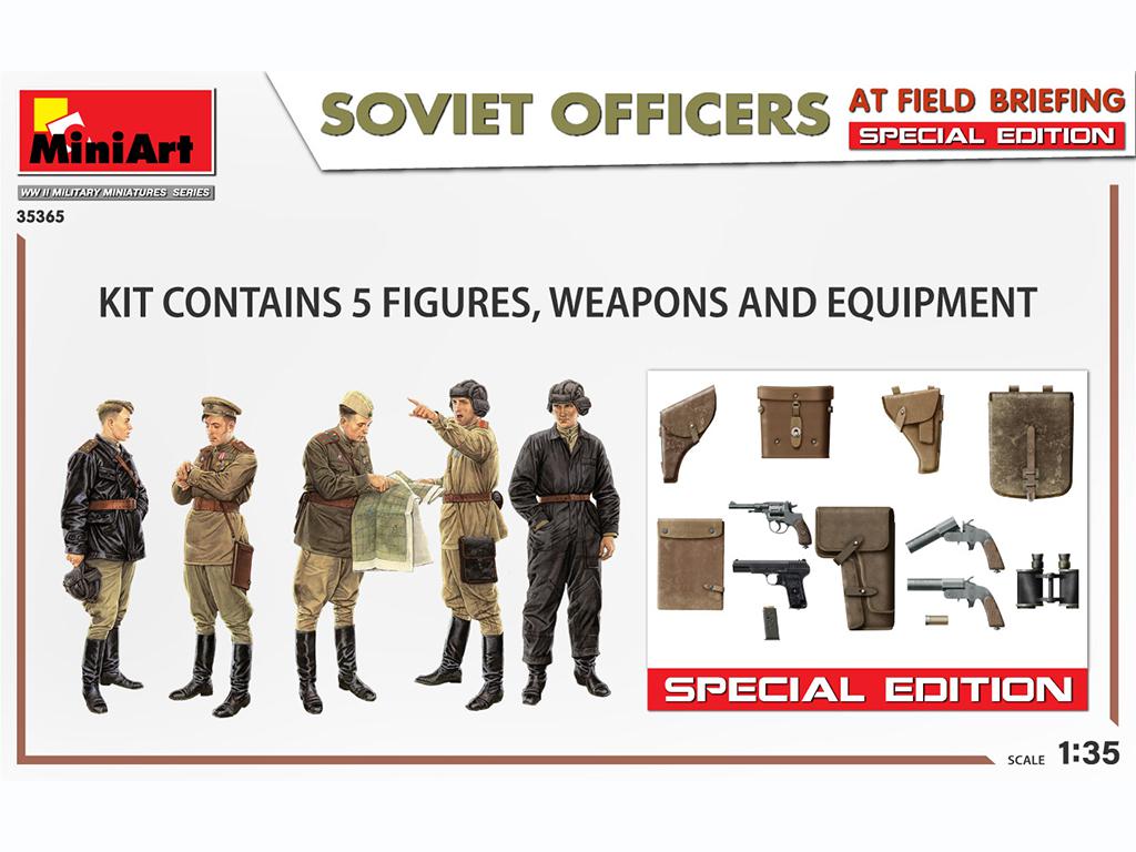 Oficiales soviéticos en una sesión informativa sobre el terreno (Vista 2)