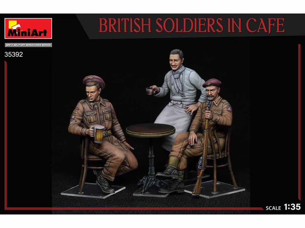 Soldados Británicos en Cafe (Vista 2)